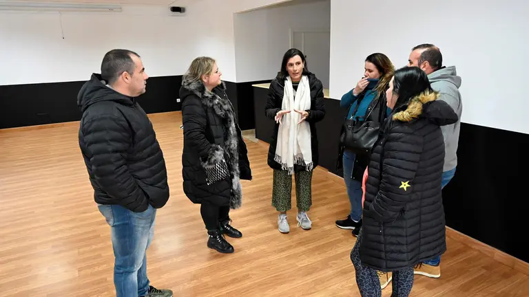 Visita de la alcaldesa de Santander, Gema Igual, al local de Nueva Monta&ntilde;a.