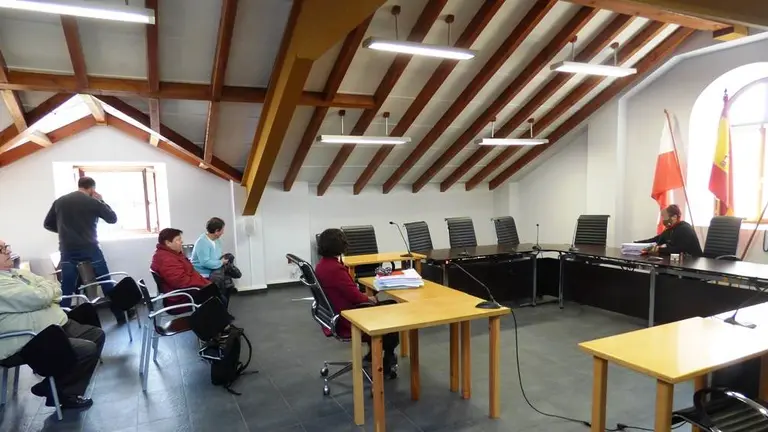 Sal&oacute;n de Pleno del Ayuntamiento de Guriezo. R.A.