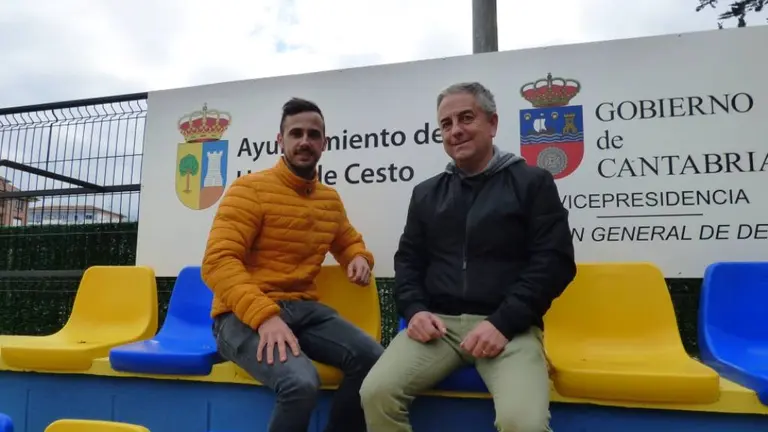 El alcalde Alejandro Llano, a la izquierda, y Enrique Lastra. R.A.