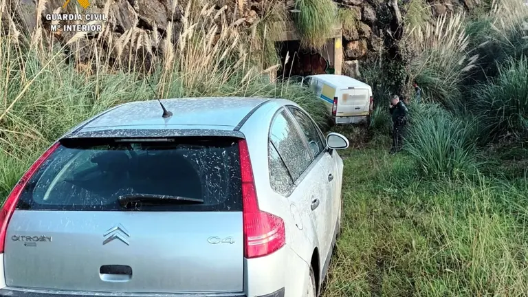 Detenidos los tres hombres del presunto robo de una furgoneta.