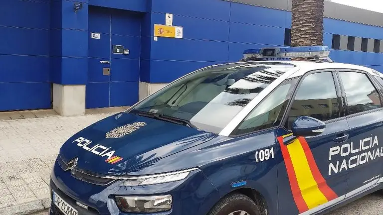 La Polic&iacute;a Local detuvo al presunto ladr&oacute;n en la calle.