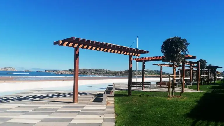 Obras en el paseo marítimo de Suances.