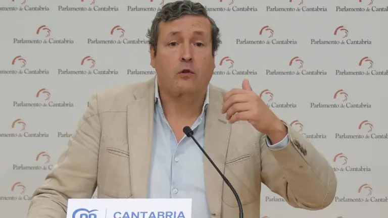 El diputado regional del Pp, Iñigo Fernández, ha registrado 55 enmiendas parciales al presupuesto de 2023.