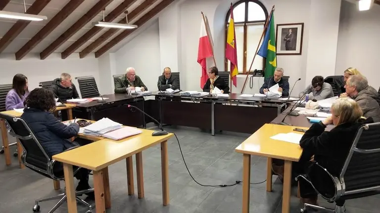 Pleno el Ayuntamiento de Guriezo. R.A.