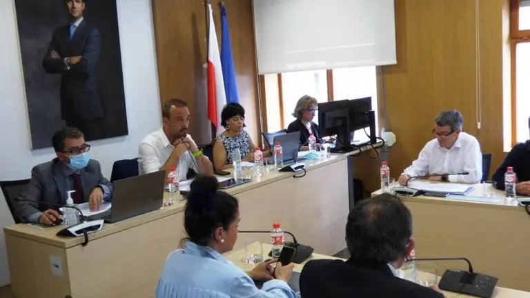 El alcalde, javier López Estrada, en un Pleno municipal en Torrelavega. R.A.