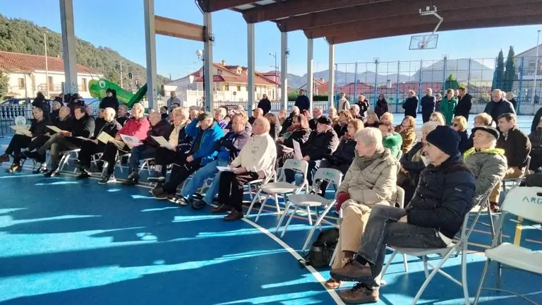 Asistentes al acto de los Derechos Humanos en Argoños. R.A.