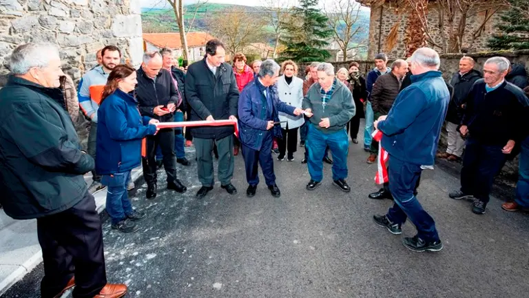 Acto inauguración de la carretera en Soba.