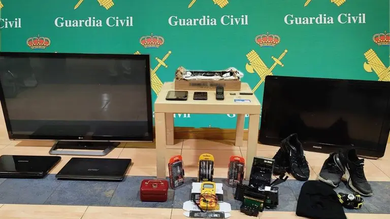 Objetos sustraídos por los detenidos.