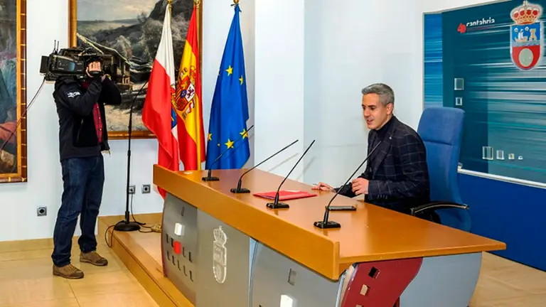 El vicepresidente y consejero de Universidades, Igualdad, Cultura y Deporte, Pablo Zuloaga, informa, en rueda de prensa, de los acuerdos del Consejo de Gobierno.
