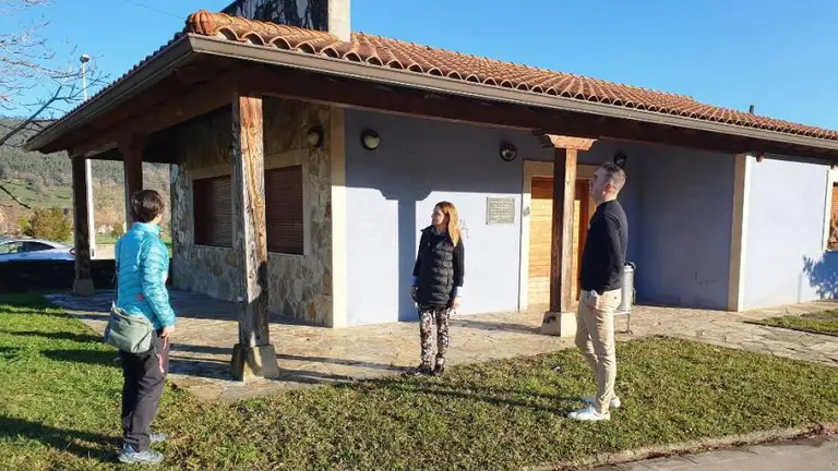 Vista del Centro Cívico de Argomilla, en Santa María de Cayón.