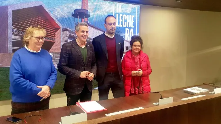 Presentación de la licitación del Centro Cultural en La lechera, en Torrelavega.