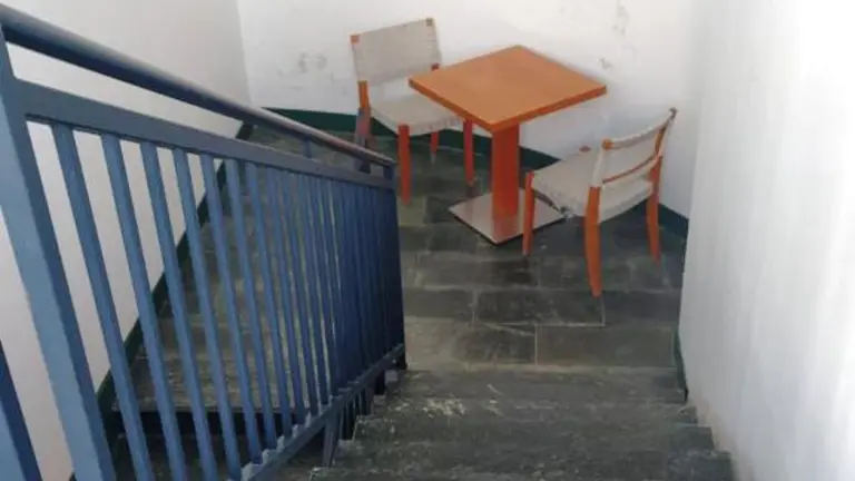 Rellano de una escalera en el Museo Maritimo, en Santander.