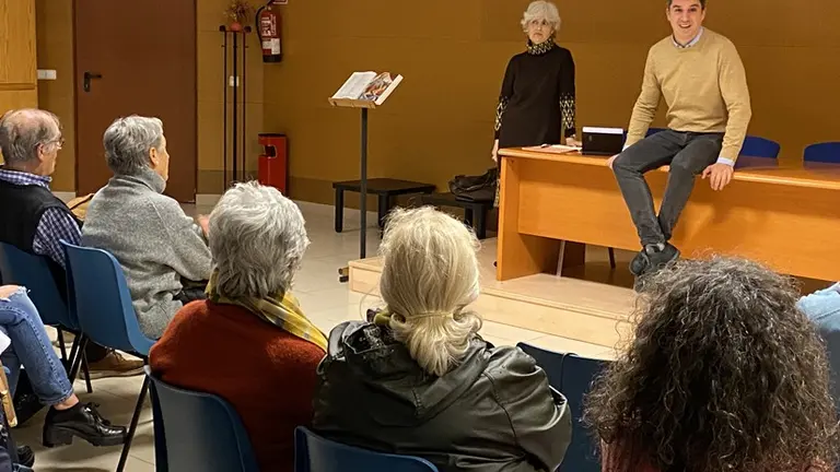 Reuni&oacute;n del PSOE de Santander con los vecinos afectados.