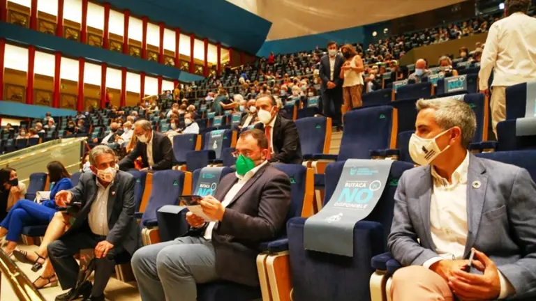 El presidente del Gobierno de Cantabria y el vicepreisdnete.