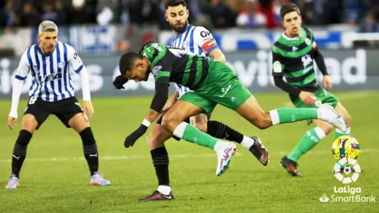 El Racing pudo empatar en la primera parte.