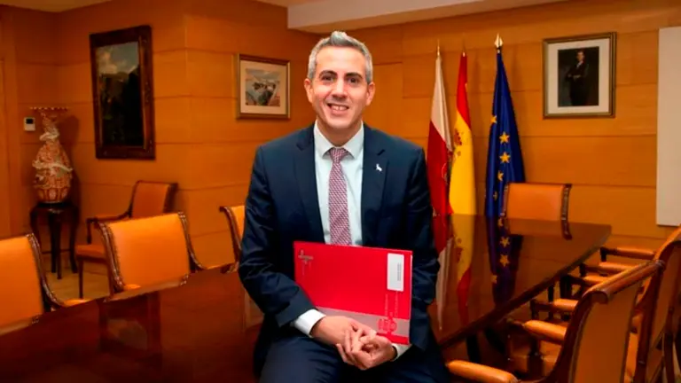 El vicepresidente y consejero de Universidades, Igualdad, Cultura y Deporte, Pablo Zuloaga, informa, en rueda de prensa, de los acuerdos del Consejo de Gobierno.