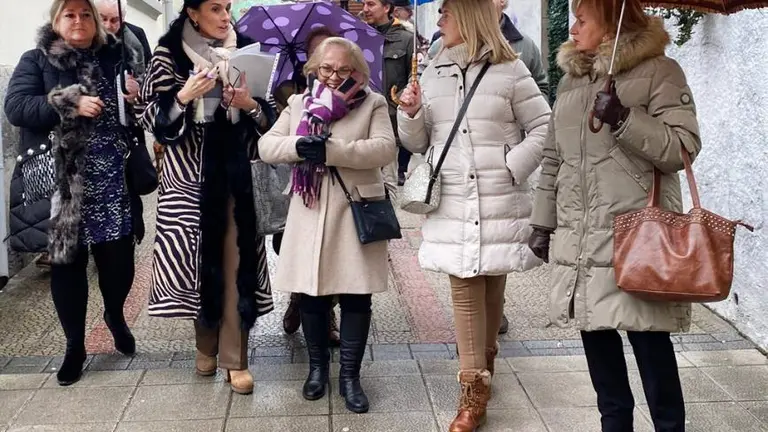 Visita de la alcaldesa Gema Igual a la zona de Perines, en Santander.