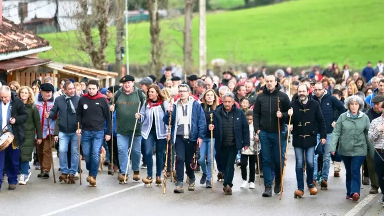 Subida en albarcas a La Monta&ntilde;a, en Torrelavega.