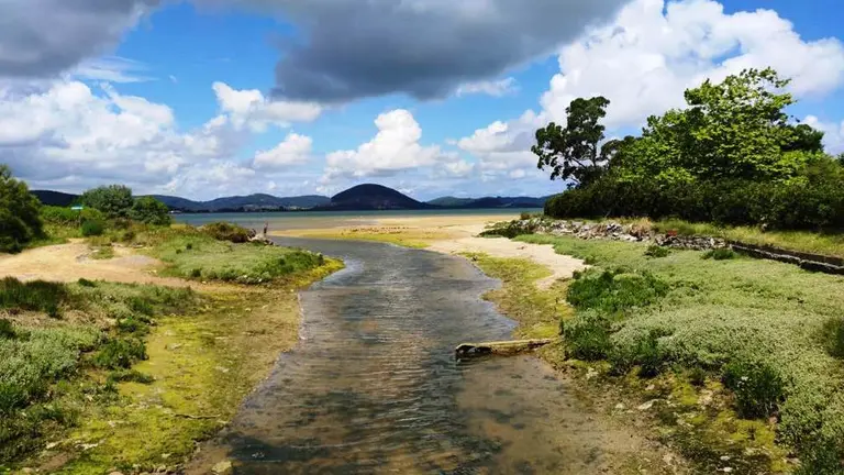 Zona de la playa El Regat&oacute;n, en Laredo.