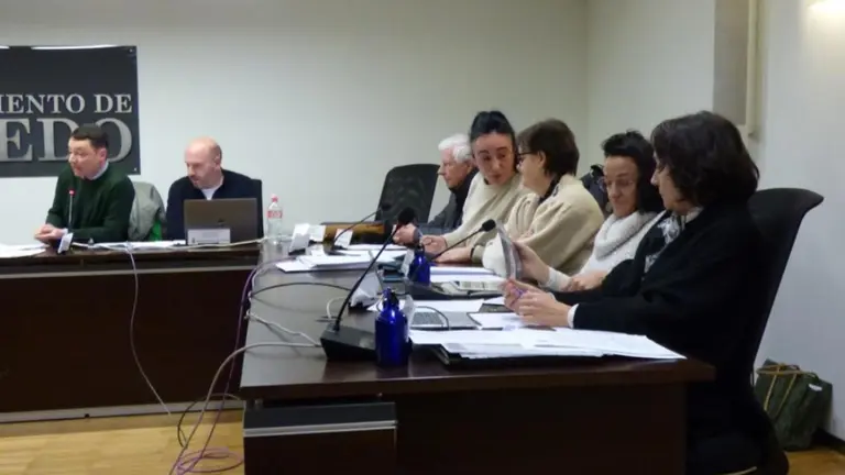 Las dos concejalas de l Grupo municipal Agrupaci&oacute;n S&iacute; Se Puede Laredo. R.A.