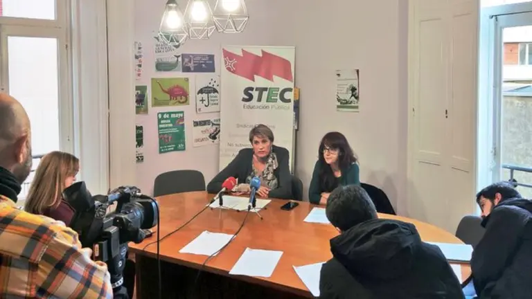 Representantes del STEC en la rueda de prensa.