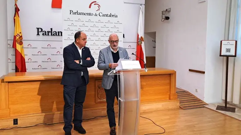 El edil Julio Ricciardello, a la izquierda, y el diputado regional, Félix Álvarez.