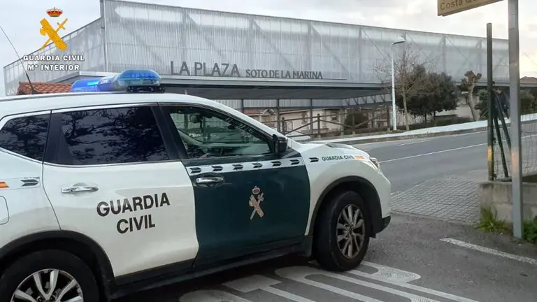 La Guardia Civil en el lugar del suceso en Soto de la Marina.