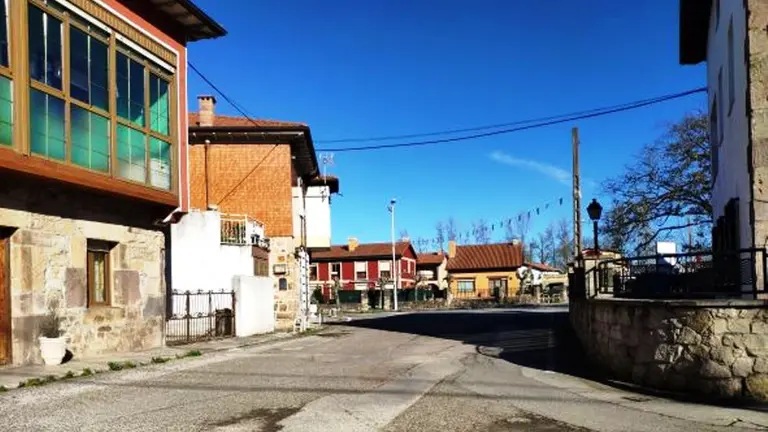 El asfaltado se llevará a cabo en varias zonas de Santa María de Cayón.