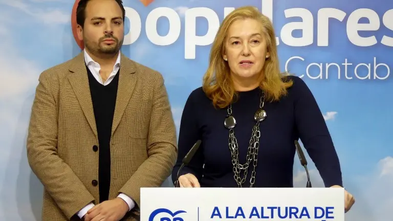 Diputados del PP en plena rueda de prensa.