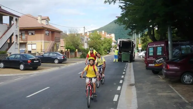 Carretera principal de la zona de Berria, en Santoña. R.A.