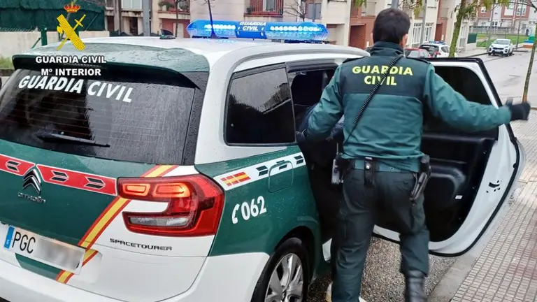 Detenido el hombre en Torrelavega y localizado el vehículo.