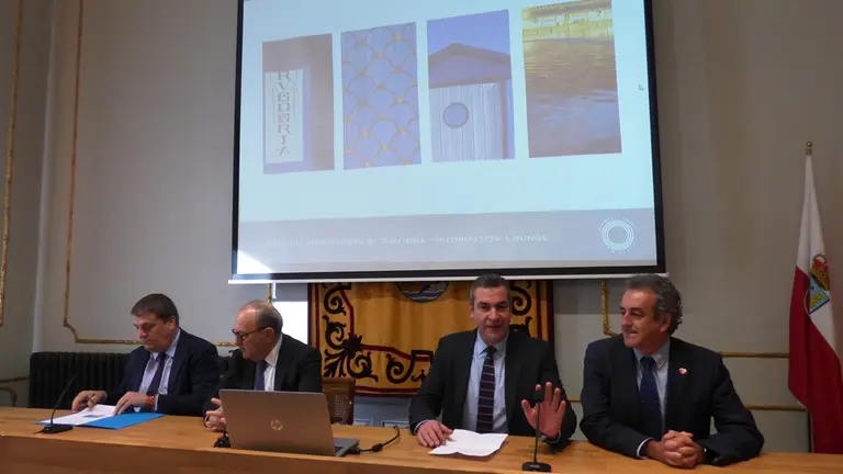 Presentaci&oacute;n del buque mar&iacute;timo Santo&ntilde;a en el Ayuntamiento. R.A.