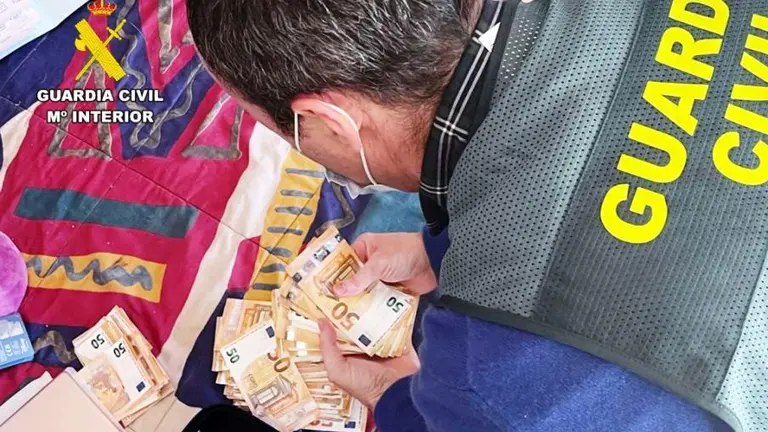 La Guardia Civil detuvo a dos hombres y una mujer en El Astillero.