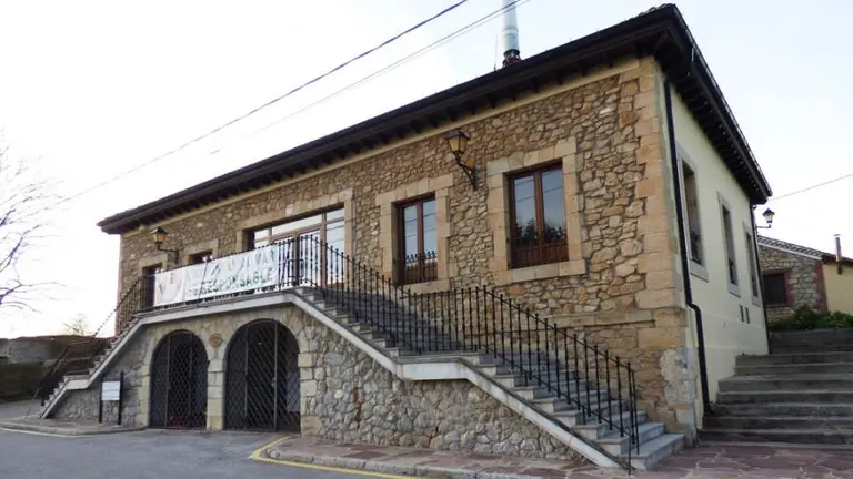 Casa Consistorial de Ribamontán al Mar. R.A.