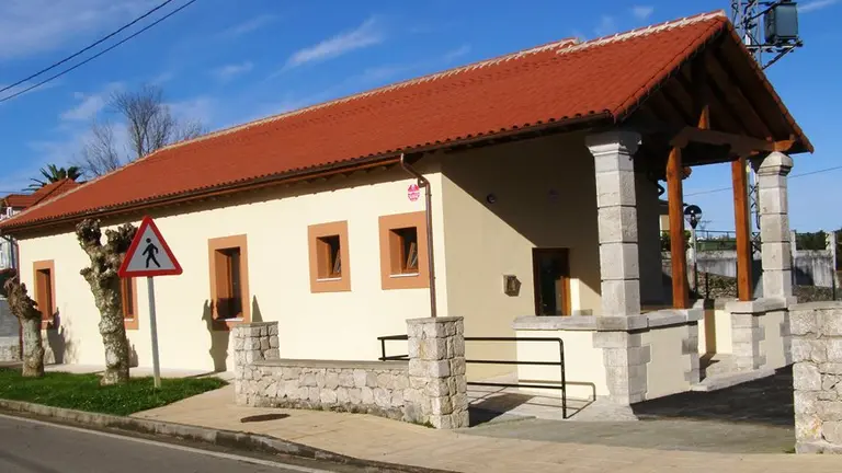 Consultorio médico en Ribamontán al Monte. R.A.