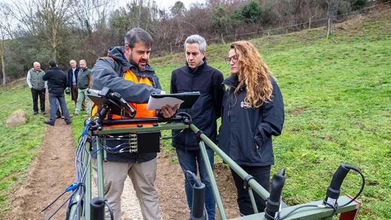Visita a la zona de las fosas comunes en Tama, en Cillorigo de Liébana.