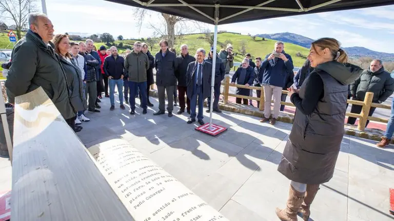 Inauguración de la obra en la carretera en Marina de Cudeyo.