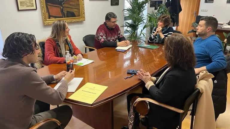 Firma del convenio en El Astillero.