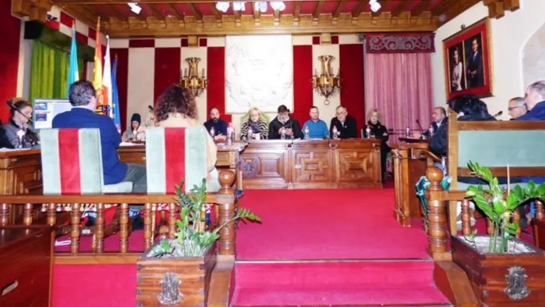 Concejales en el Pleno de Camargo. R.A.