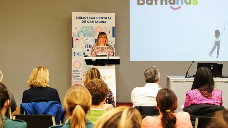 La consejera de Empleo y Políticas Sociales, Eugenia Gómez de Diego, presenta el informe `Bajo el mismo techo. Análisis del itinerario de atención a niños, niñas y adolescentes víctimas de violencia sexual en Cantabria y propuesta de implantación del modelo Barnahaus´.