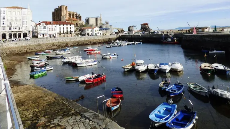 Zona del puerto en Castro Urdiales. R.A.