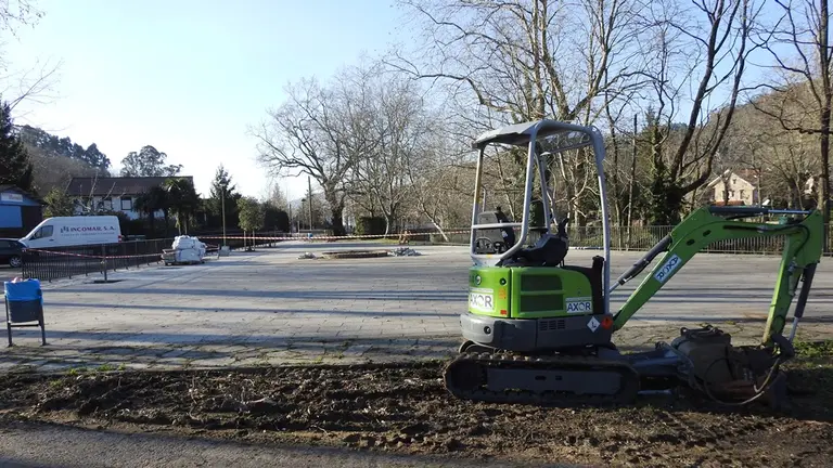 Obras de acondicionamiento en la Plaza de Riotuerto.