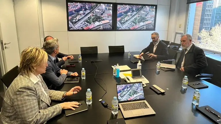 Reunión en Madrid con ADIF para conocer el proyecto en Camargo.