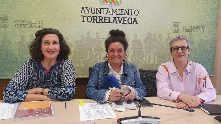 Presentación del recital de poesía en Torrelavega.
