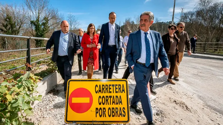 Las autoridades políticas visitan las obras en Torrelavega.