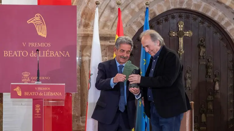 Un momento de la entrega del Premio beato a Joan Manuel Serrat.