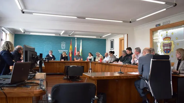 Pleno municipal en Piélagos con los concejales.