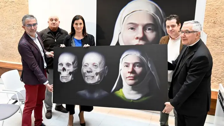 Presentación de la reconstrucción facial de la mujer del siglo XII.