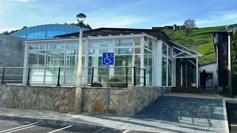 Bar de la Junta Vecinal de Renedo, en Piélagos, que sale a licitación.