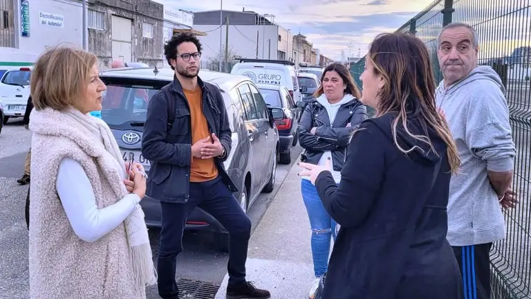 Visita de_IU-Podemos al Barrio Pesquero en Santander.